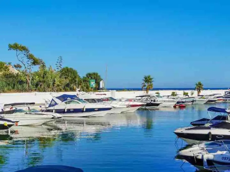 Cabopino Beach & Marina Apartment Marbella