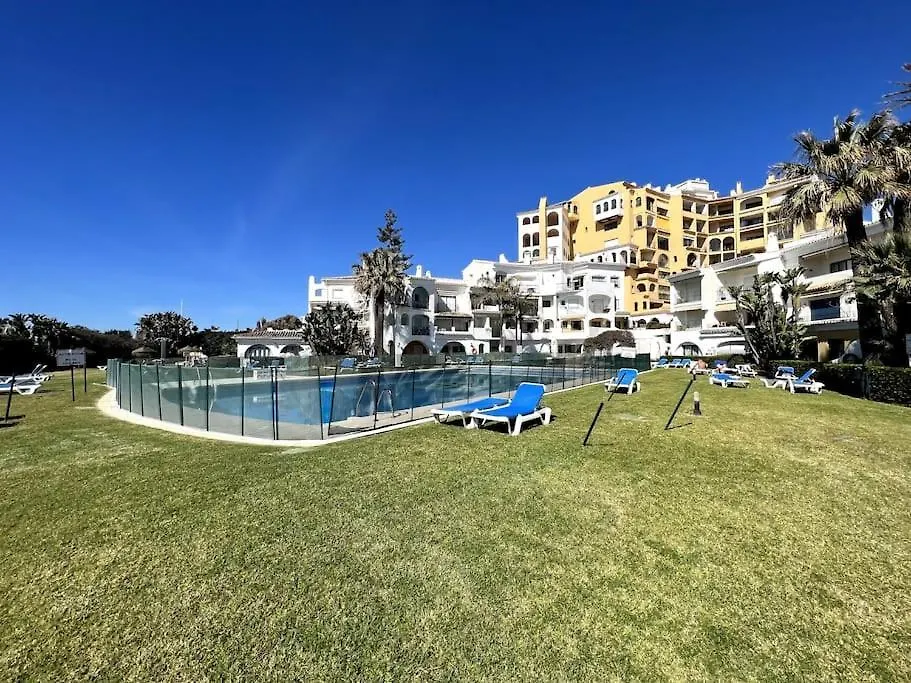 Cabopino Beach & Marina Apartment Marbella